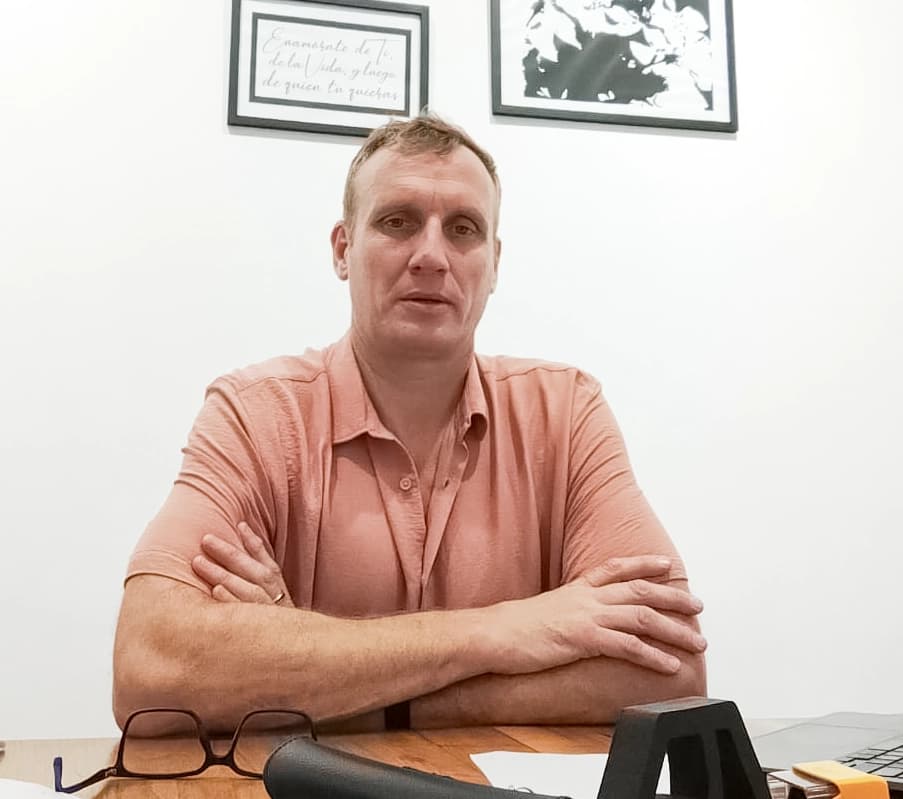 Dr. Federico Larsen